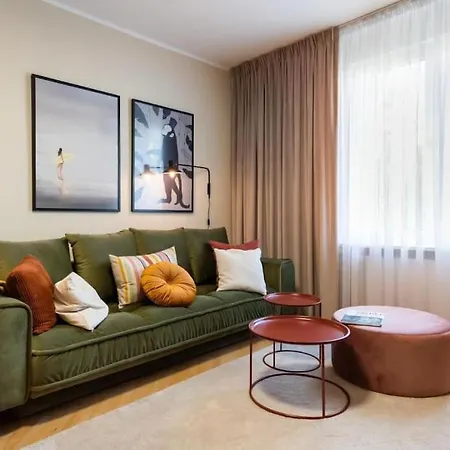 Eclectic Near Old Town Апартаменты *