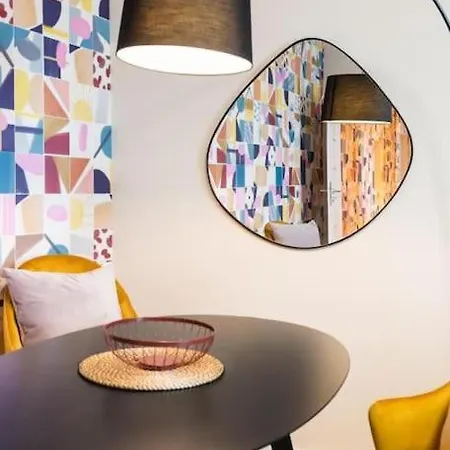 Eclectic Near Old Town Апартаменты